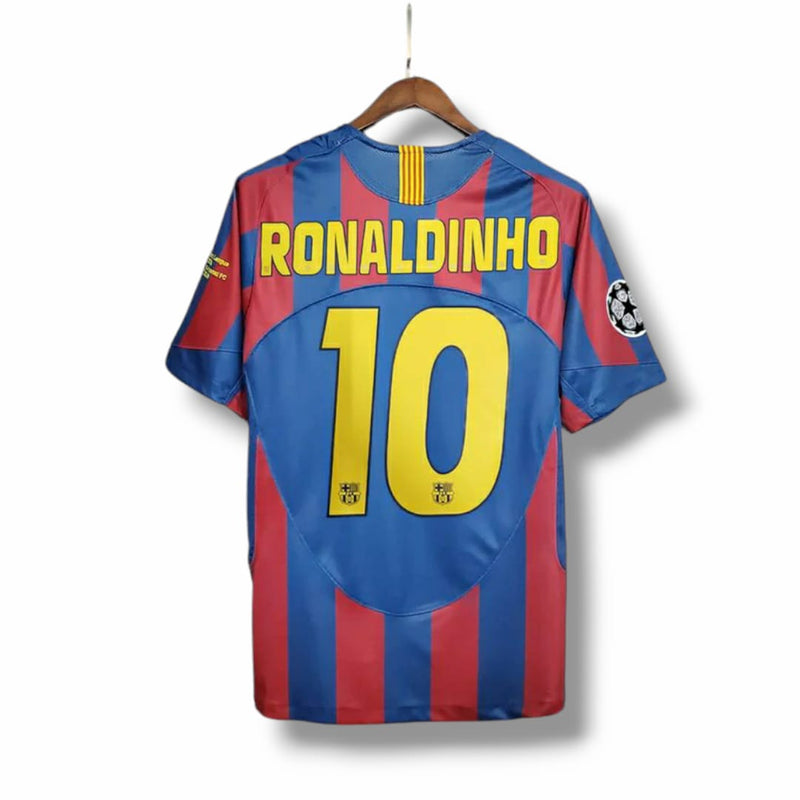 Camisa Barcelona Retrô 2006 Azul e Vermelha - Ronaldinho + Patch
