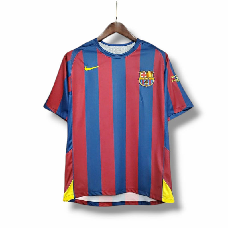 Camisa Barcelona Retrô 2006 Azul e Vermelha - Ronaldinho + Patch