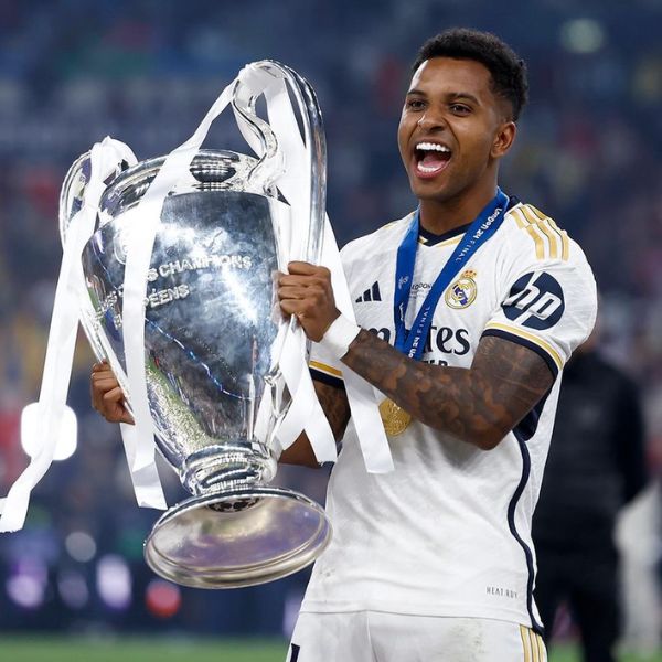 Camisa do Real Madrid 2023/24 - 15 º CHAMPIONS - FINAL LONDON - Versão Torcedor + Patchs