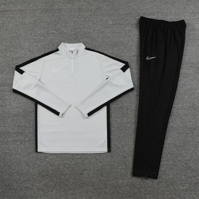 Conjunto de Treino Nike Cinza e Preto / 734