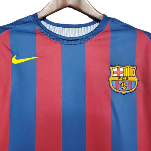 Camisa Barcelona Retrô 2006 Azul e Vermelha - Ronaldinho + Patch