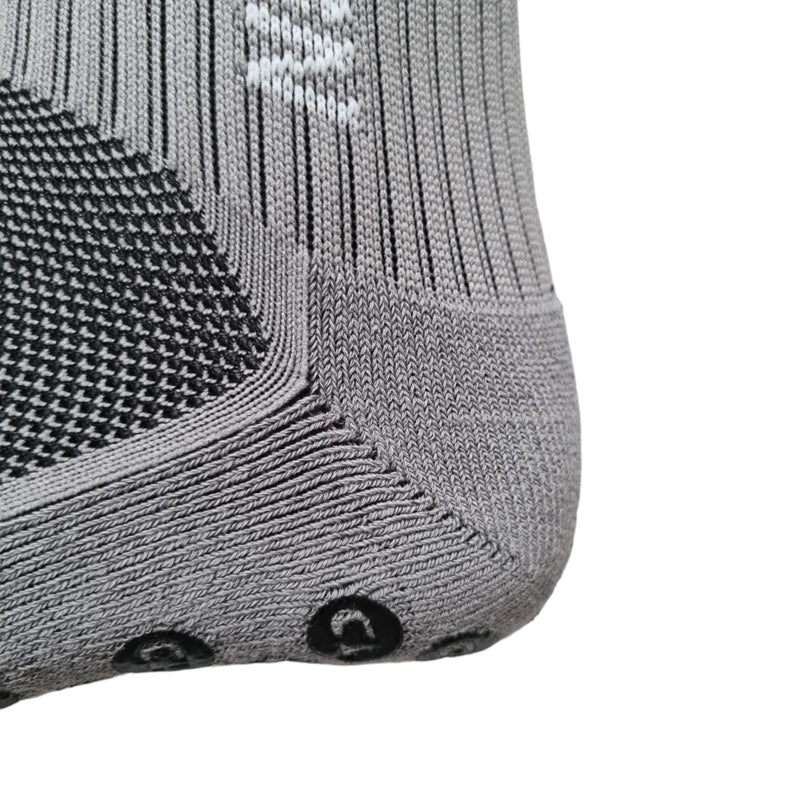 Meias Futebol Antiderrapante Cano Baixo - Cinza com detalhes em preto