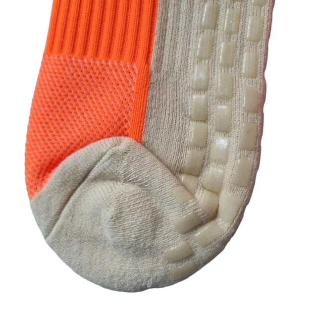 Meias Futebol Antiderrapante Cano Baixo - Laranja com detalhes no branco e preto