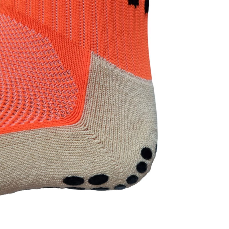 Meias Futebol Antiderrapante Cano Baixo - Laranja com detalhes no preto e no branco