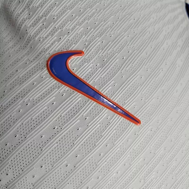 Camisa Chelsea II 24/25 - Jogador Nike Masculina - Branca com detalhes em azul e laranja