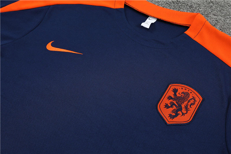 Kit Treino Seleção Holanda Nike 24/25 Camisa e Bermuda Azul Marinho e Laranja Masculino