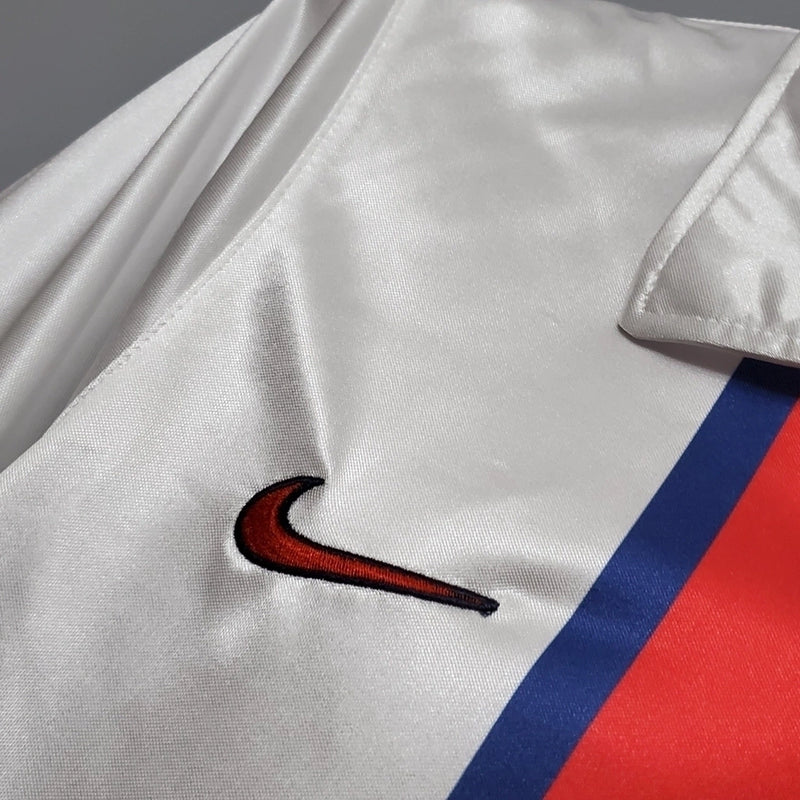 Camisa Retrô Paris Saint-Germain II 1998/1999 - Torcedor Nike Masculina - Branca, azul e vermelha