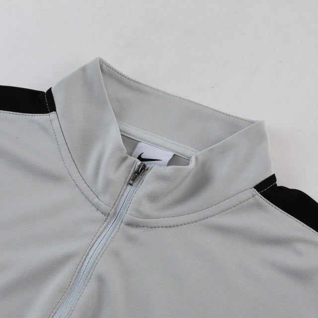 Conjunto de Treino Nike Cinza e Preto / 734