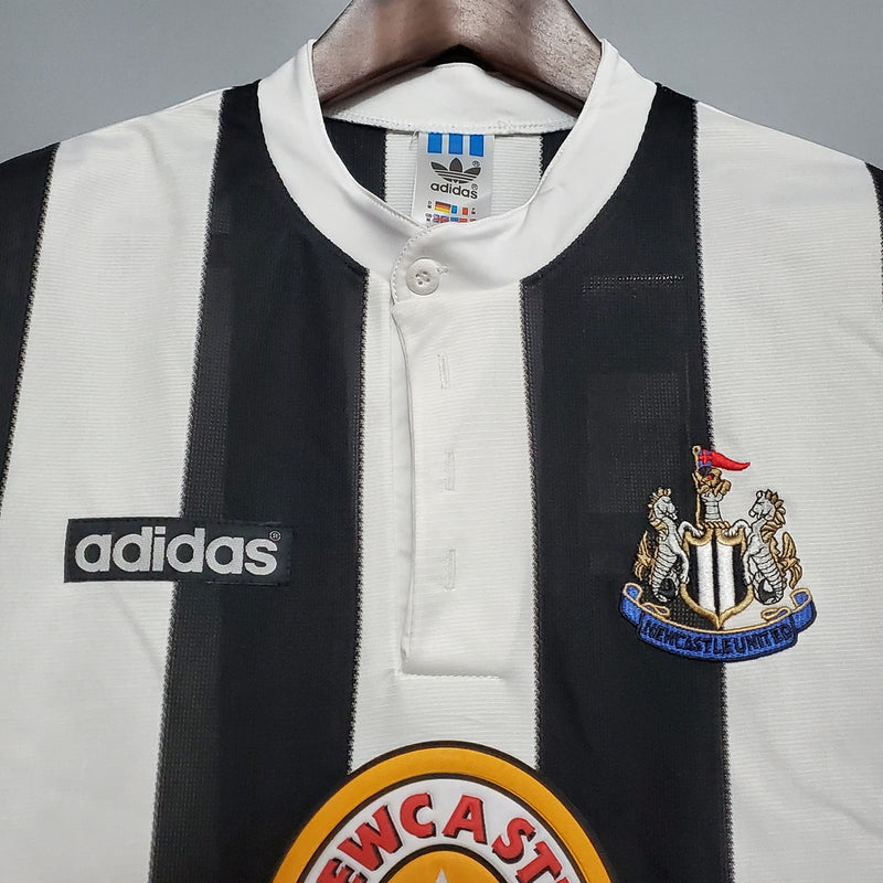 Camisa Retrô Newcastle I Home 1995/97 - Masculina - Modelo Torcedor - Preta e Branca