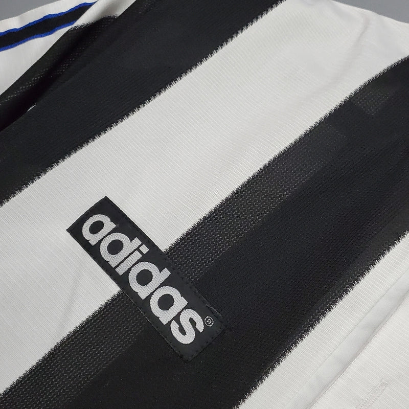 Camisa Retrô Newcastle I Home 1995/97 - Masculina - Modelo Torcedor - Preta e Branca