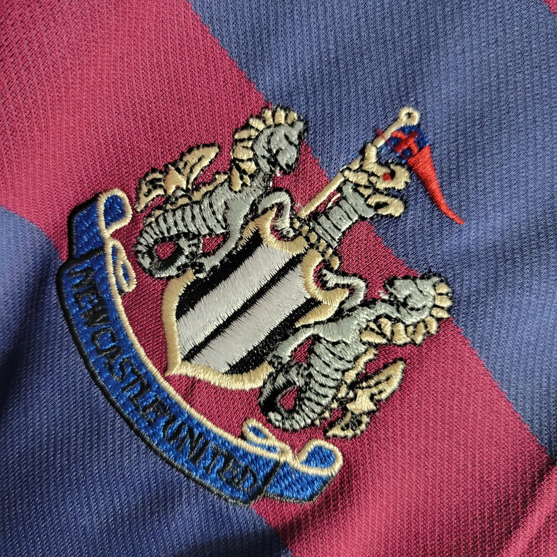 Camisa Retrô Newcastle II Away 1995/97 - Masculina - Modelo Torcedor - Grená e Azul